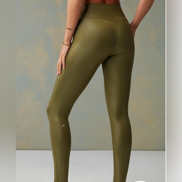 Fabletics Motion365 High-Waisted Legging XS/Short | 25 Color Dark Moss Shine - Picture 4 of 6
